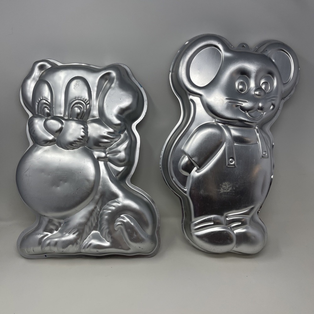 Lot Of 2 Wilton Cake Pans Puppy Dog with Frisbee And Mouse